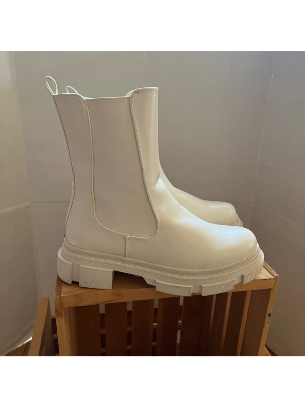Chunky Sole Chelsea Boots Zara Size 9 Cream Faux Leather Mid Calf Combat Booties - Picture 12 of 16